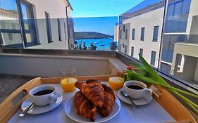 Black Pearl - Luxury Seaside App With Pool & Bbq, Istra