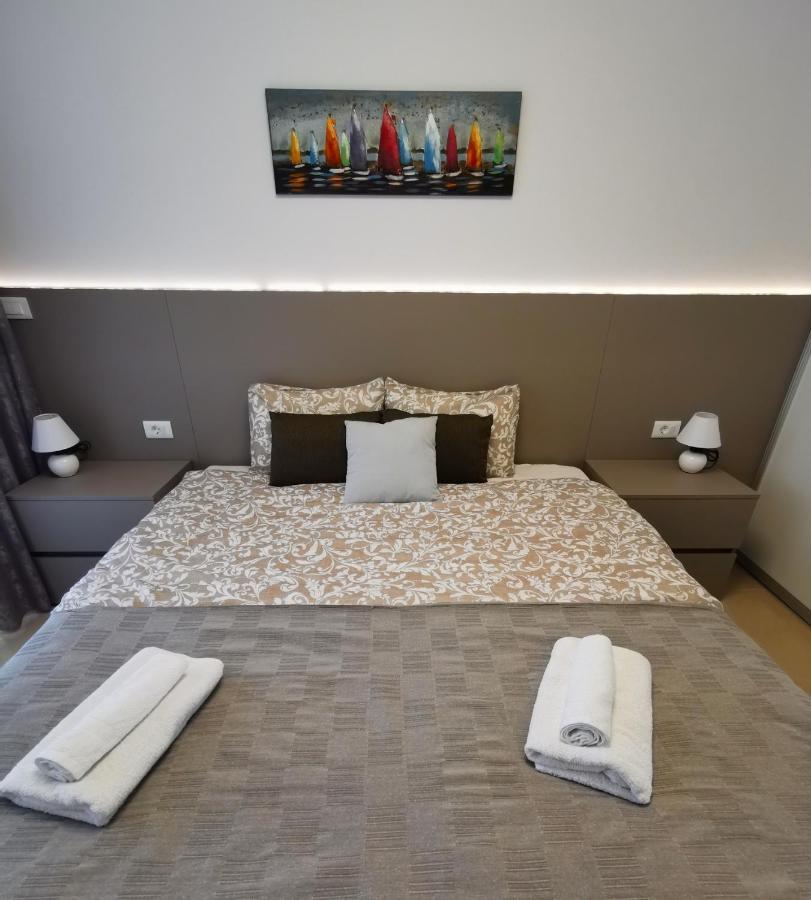 Black Pearl - Luxury Seaside App With Pool & Bbq, Istra Banjole Exterior foto
