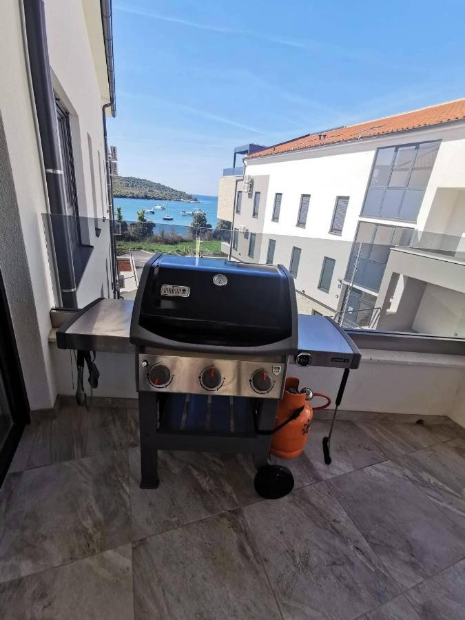 Black Pearl - Luxury Seaside App With Pool & Bbq, Istra Banjole Exterior foto